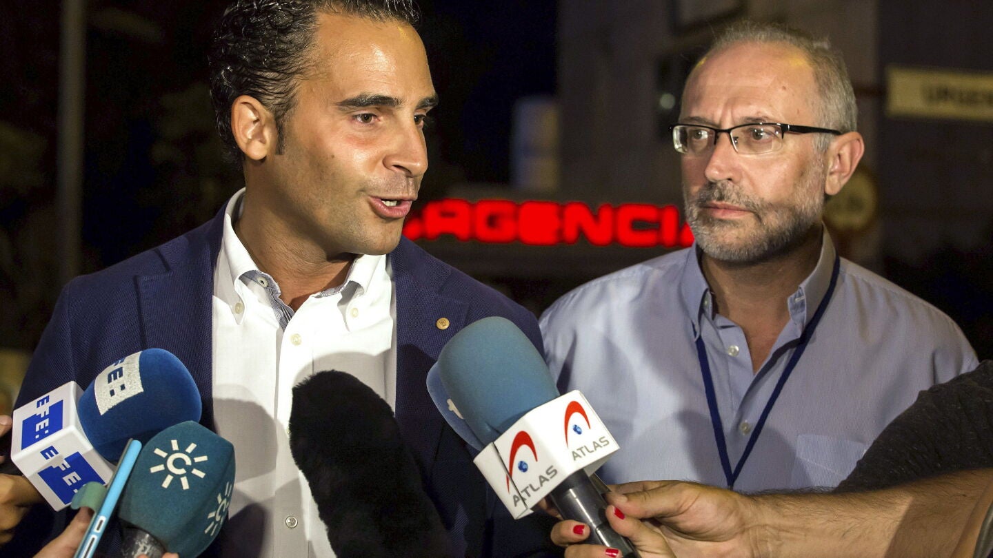 El delegado de salud de la Junta de Andaluc&iacute;a junto al director del Hospital Materno Infantil.