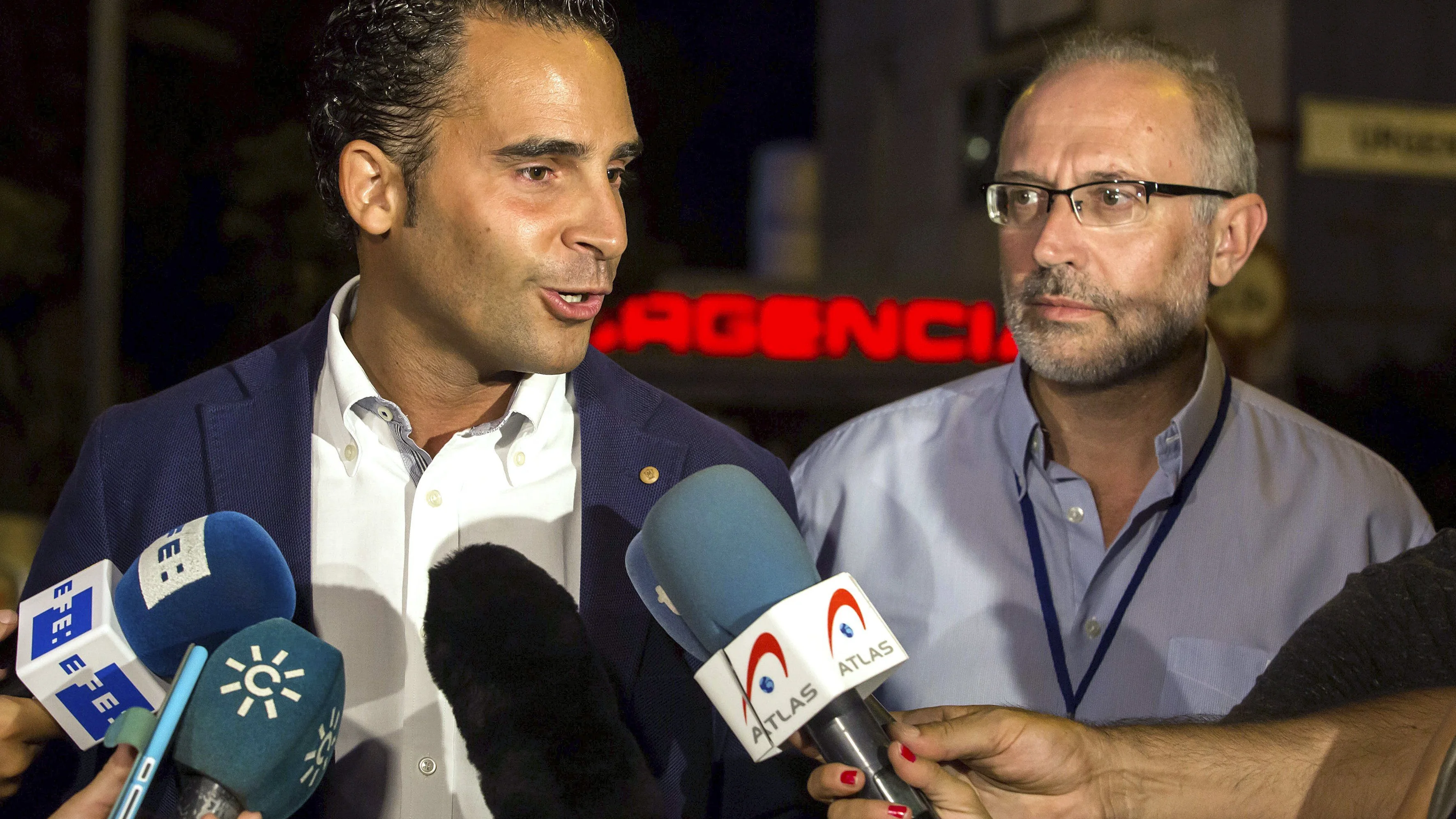 El delegado de salud de la Junta de Andaluc&iacute;a junto al director del Hospital Materno Infantil.