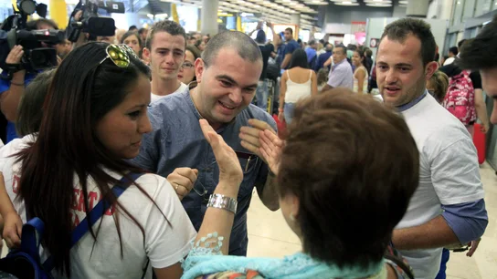El sacerdote español Antonio Rodríguez, conocido como padre Toño, es recibido por sus familiares El sacerdote español Antonio Rodríguez, conocido como padre Toño, es recibido por sus familiares