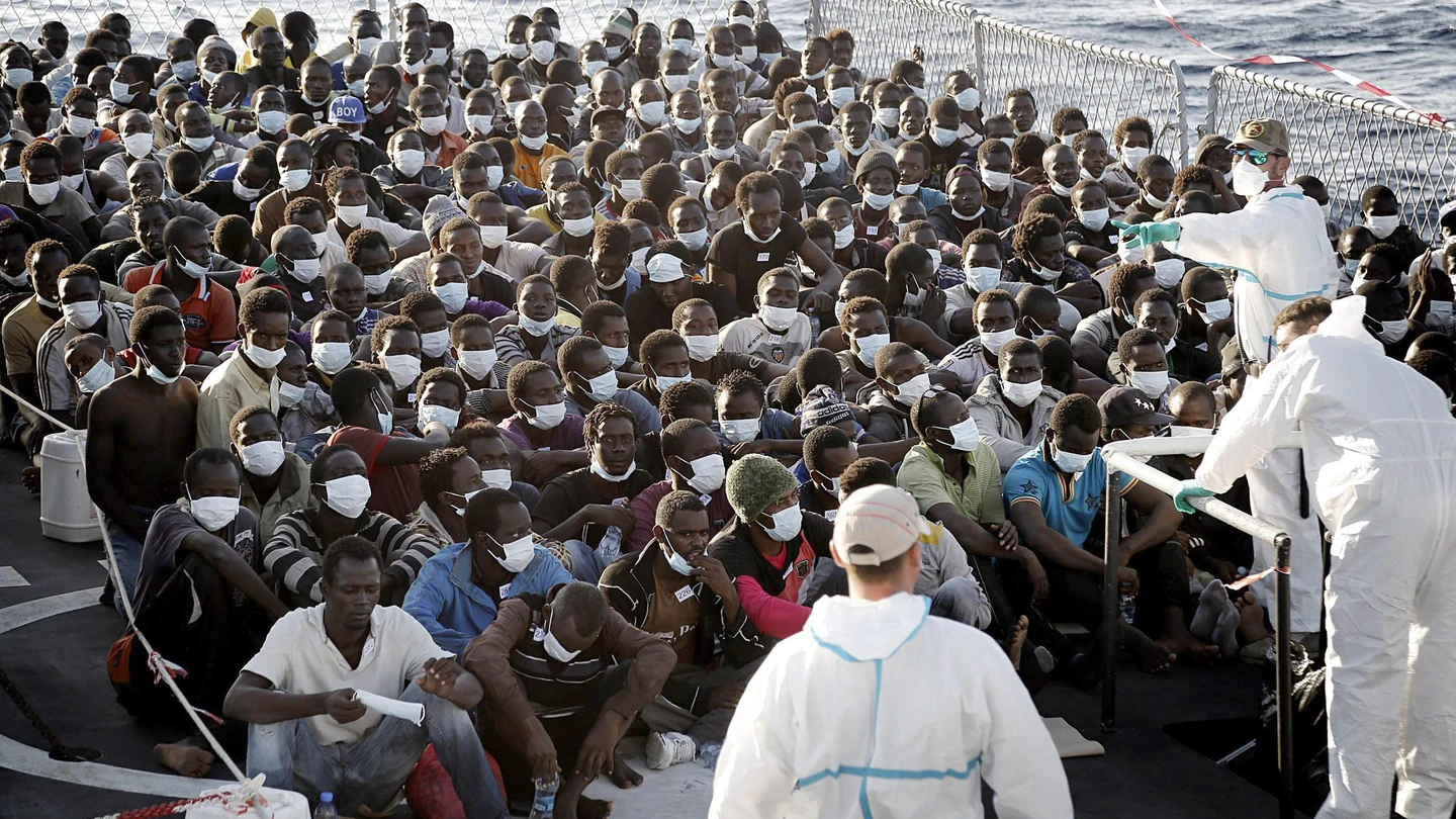 Inmigrantes rescatados este fin de semana en aguas italianas Inmigrantes rescatados este fin de semana en aguas italianas
