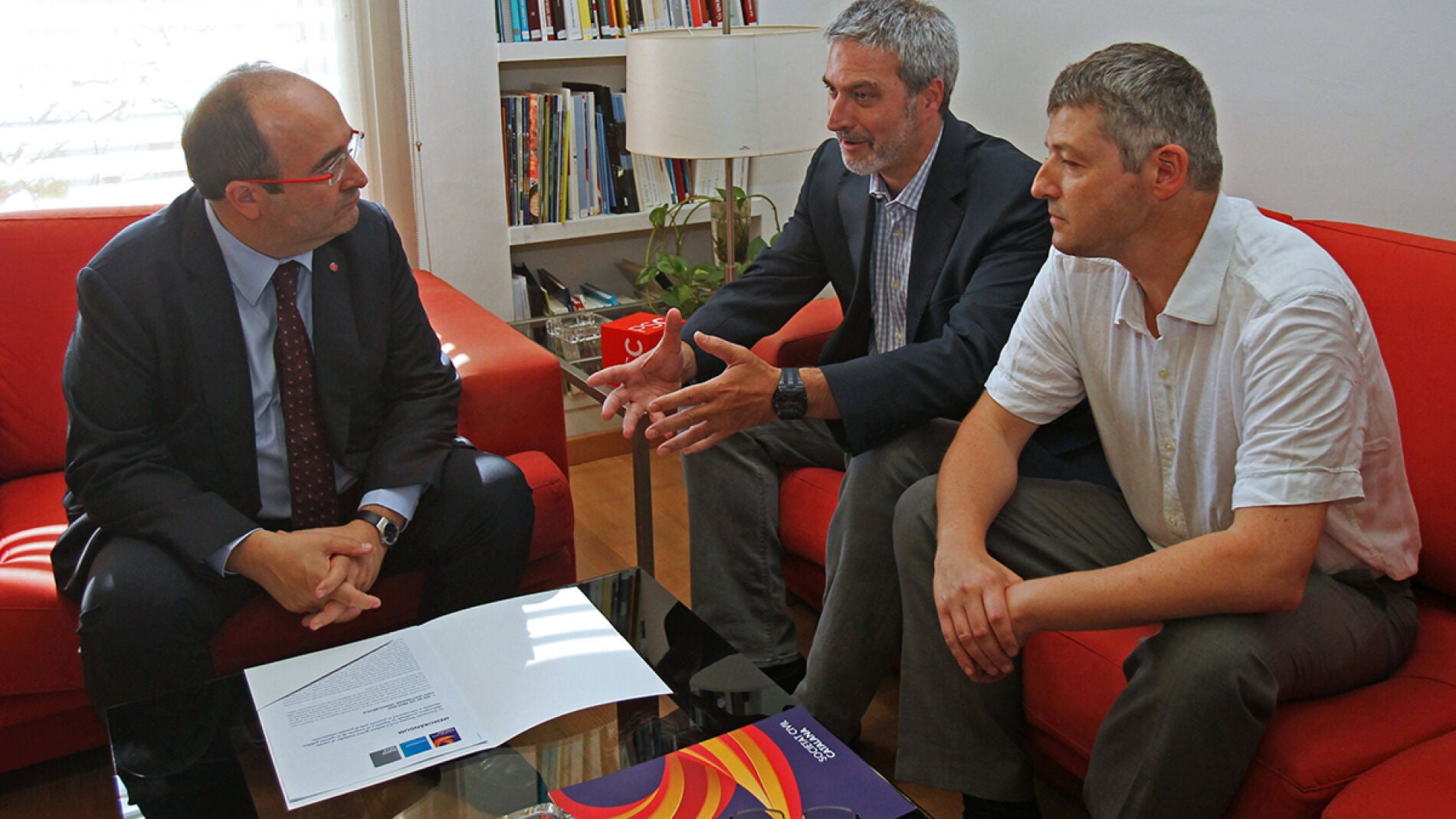 Miquel Iceta y miembros de Societat Civil Catalana