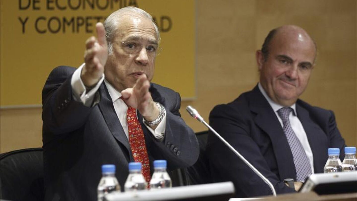 El secretario general de la OCDE, Jos&eacute; &Aacute;ngel Gurr&iacute;a, junto al ministro de Econom&iacute;a, Luis de Guindos