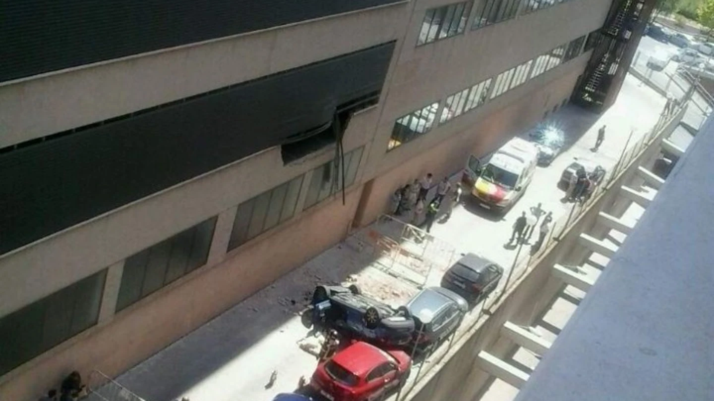 Un coche se ha precipitado al vacío Un coche se ha precipitado al vacío