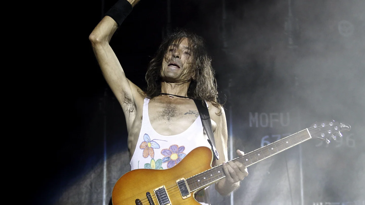 El guitarrista y cantante de Extremoduro, Robe Iniesta. El guitarrista y cantante de Extremoduro, Robe Iniesta.
