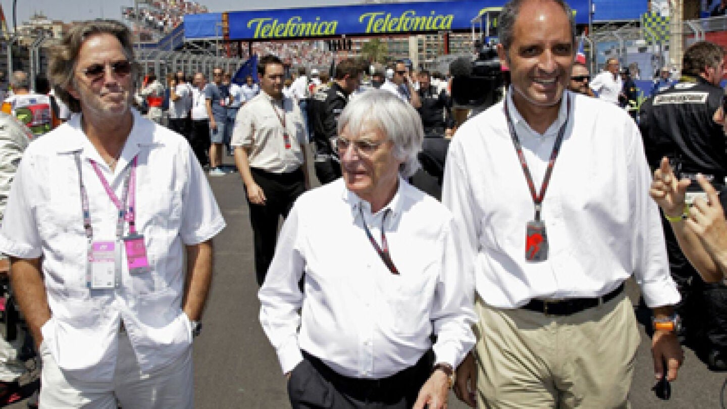 Francisco Camps junto al patr&oacute;n de la F&oacute;rmula Uno, Bernie Ecclestone y el m&uacute;sico Eric Clapton