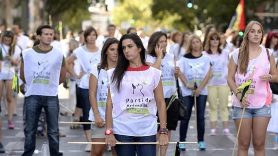 Cientos de personas se concentran contra el Toro de la Vega Cientos de personas se concentran contra el Toro de la Vega