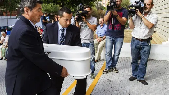 Íntimo entierro de Ruth y José Íntimo entierro de Ruth y José