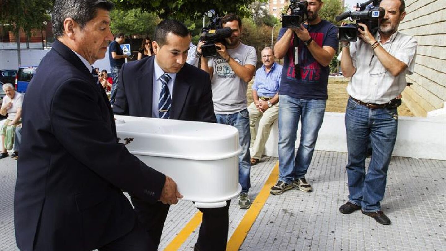 &Iacute;ntimo entierro de Ruth y Jos&eacute;