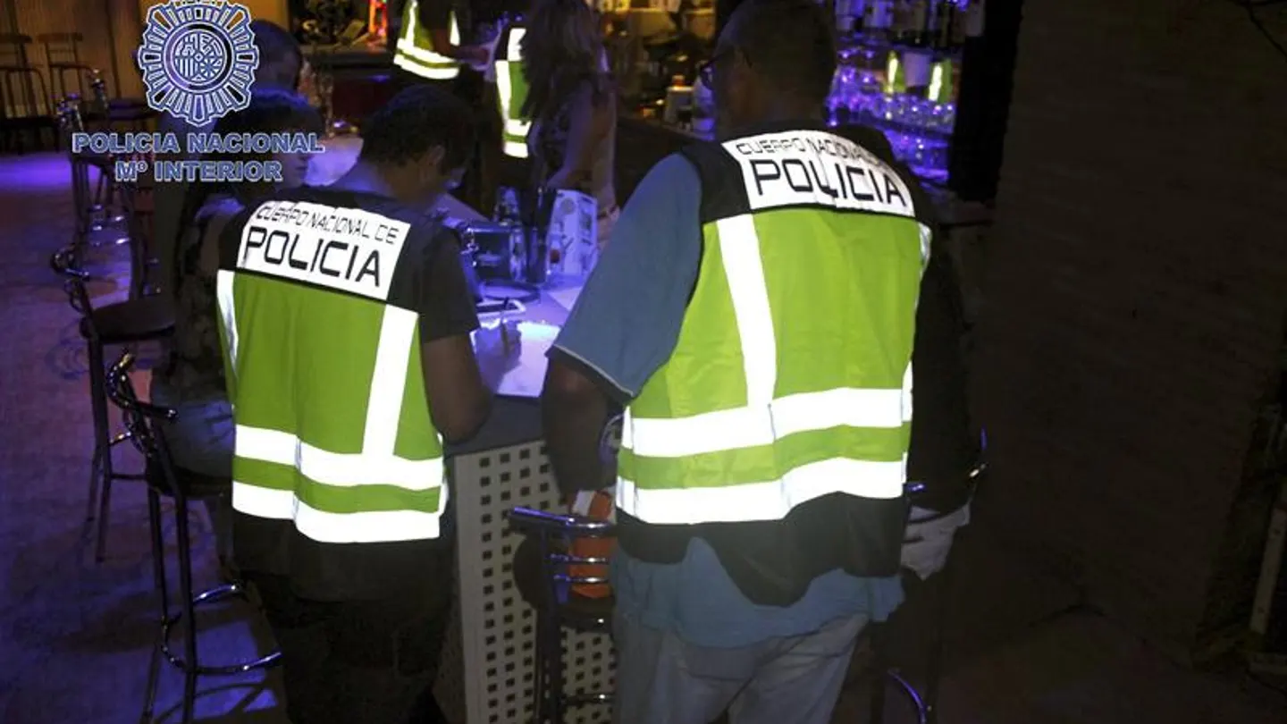 Detienen al dueño de un bar de Murcia que obligaba a menores a prostituirse Detienen al dueño de un bar de Murcia que obligaba a menores a prostituirse