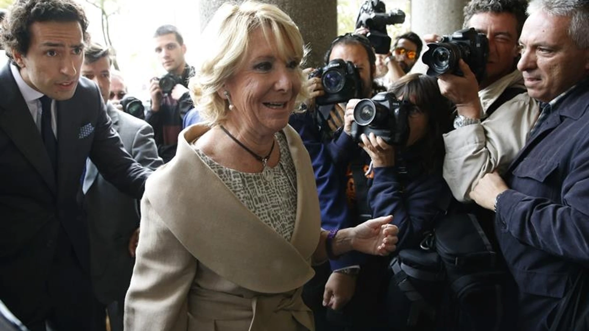 Esperanza Aguirre llega a los juzgados de Plaza de Castilla
