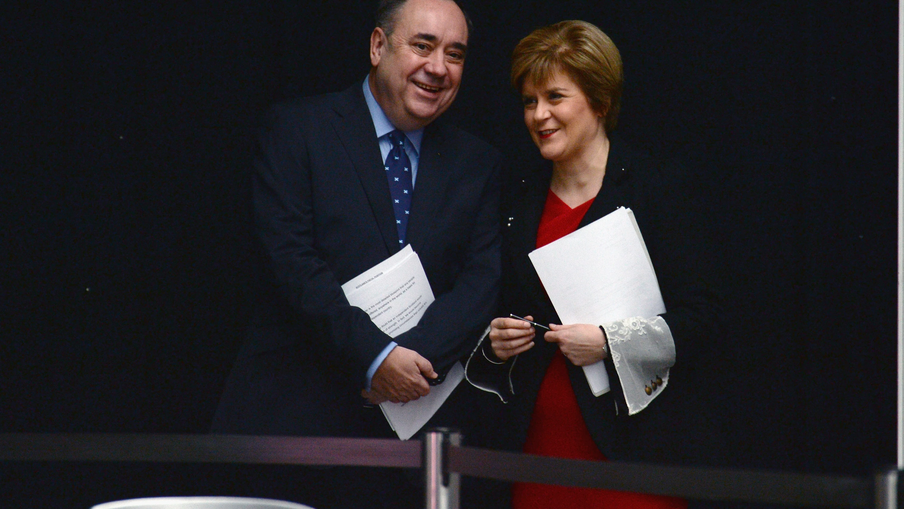 Alex Salmond junto a Nicola Sturgeon