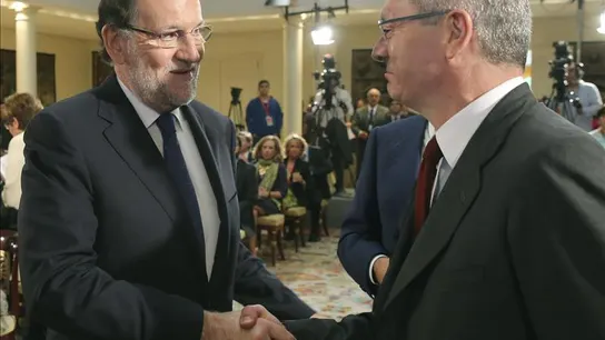 Rajoy y Gallardón se dan la mano Rajoy y Gallardón se dan la mano