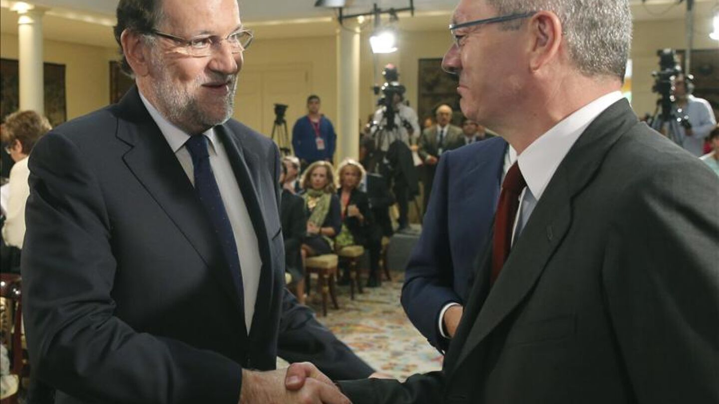 Rajoy y Gallard&oacute;n se dan la mano