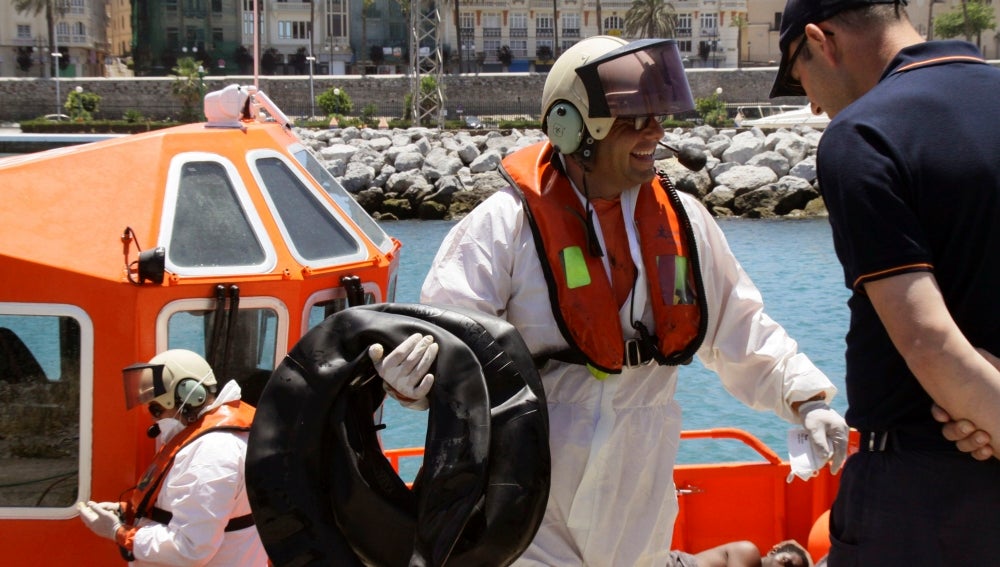 Salvamento Marítimo en una operación de rescate de inmigrantes