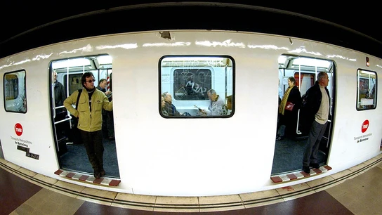 Vagón del metro de Barcelona Vagón del metro de Barcelona