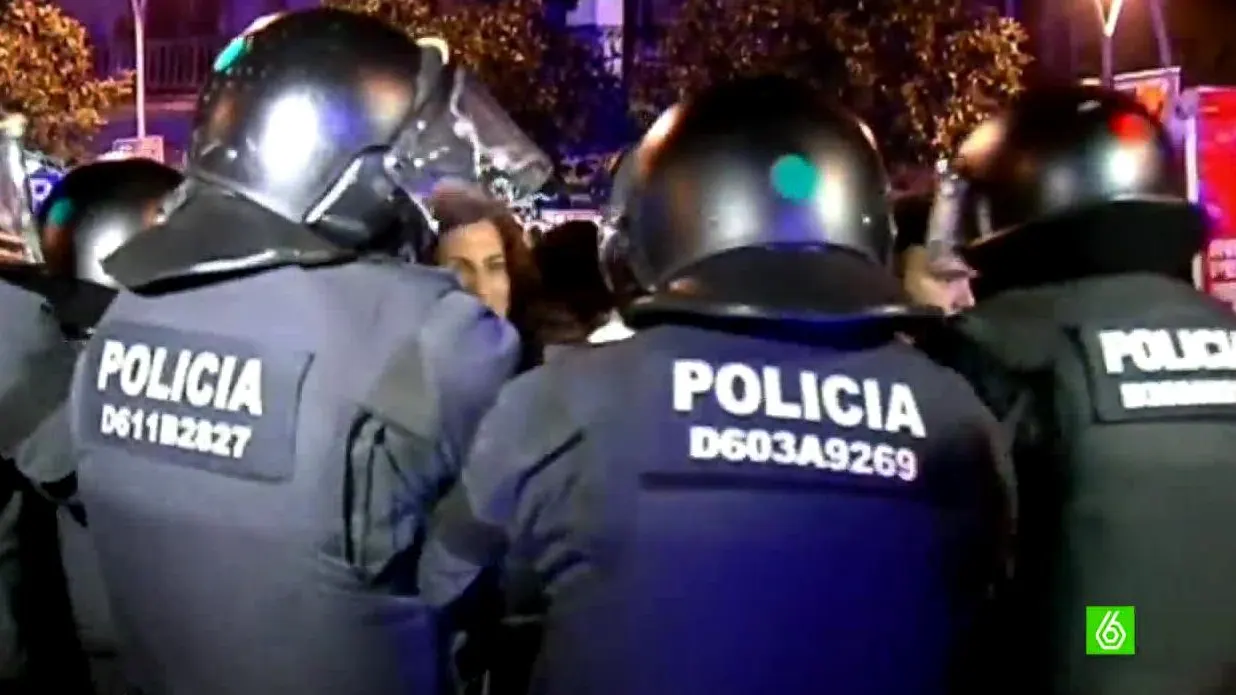 Agentes antidisturbios en Barcelona