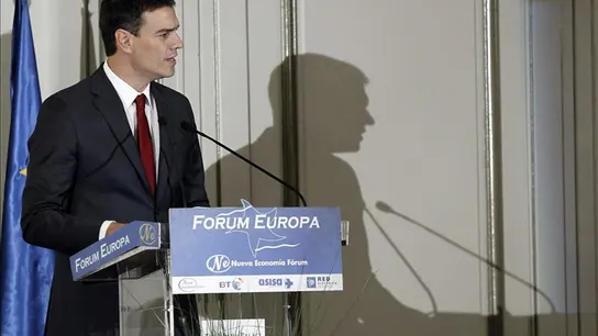 Pedro Sánchez en un desayuno habla a los medios Pedro Sánchez en un desayuno habla a los medios