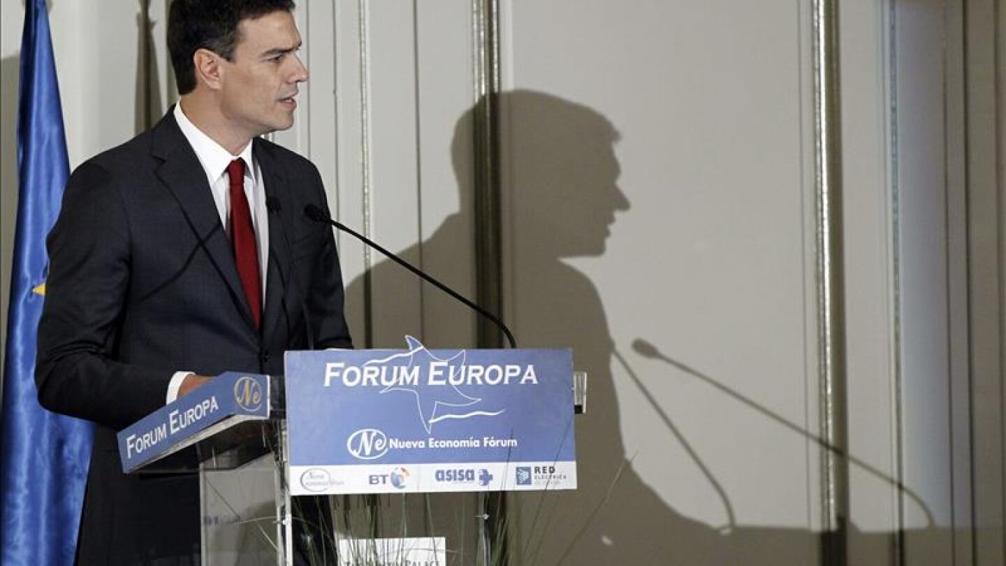 Pedro S&aacute;nchez en un desayuno habla a los medios