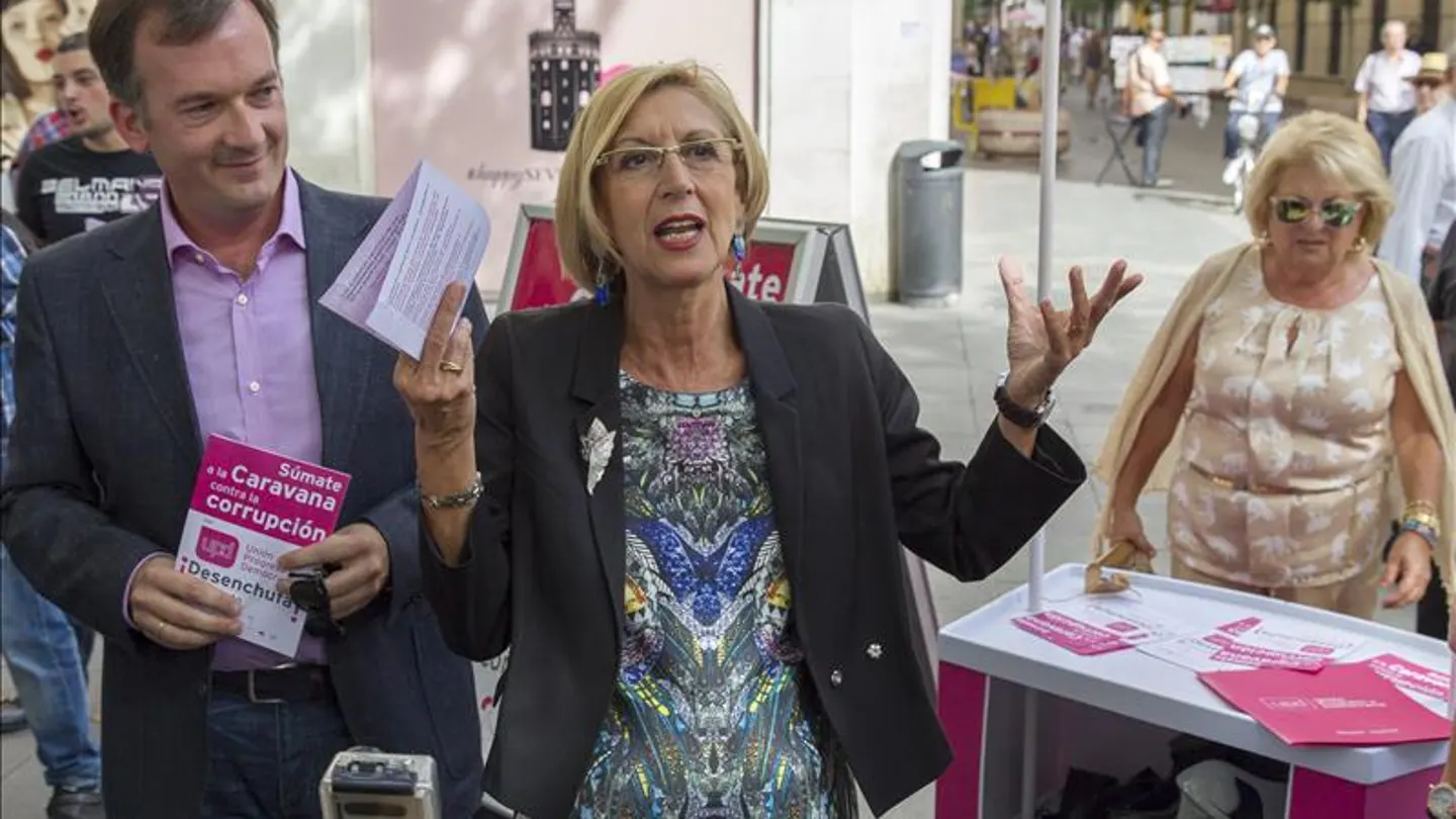 Rosa Díez iniciando una campaña contra corrupción en Sevilla Rosa Díez iniciando una campaña contra corrupción en Sevilla