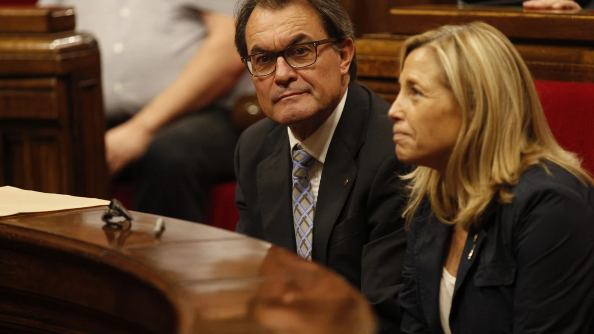 Artur Mas junto a la vicepresidenta, Joana Ortega, en el Parlament