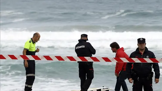 Mueren dos surfistas en la playa de Zarautz Mueren dos surfistas en la playa de Zarautz