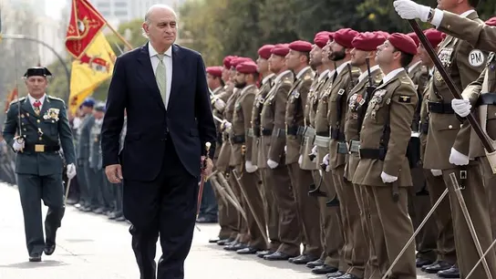 El ministro del Interior, Jorge Fernández Díaz, pasa revista a las tropas durante el acto central de la festividad de la patrona de la Guardia Civil El ministro del Interior, Jorge Fernández Díaz, pasa revista a las tropas durante el acto central de la festividad de la patrona de la Guardia Civil