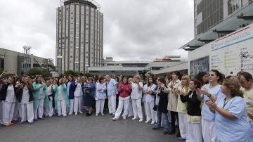 Protesta de los sanitarios ante el hospital de La Paz