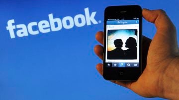 Facebook confirmó el cierre de la operación de compra de WhatsApp