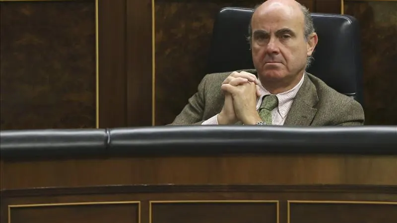 Luis de Guindos en su escaño del Congreso