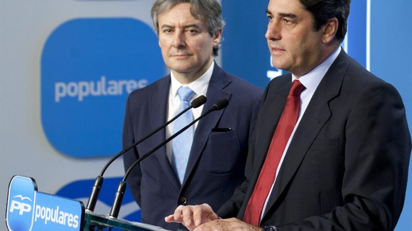  El secretario nacional de Sanidad y Asuntos Sociales del PP, Jos&eacute; Ignacio Ech&aacute;niz en la sede del PP