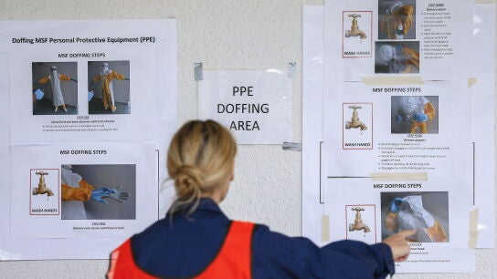 Una empleada del Centro de Control y Prevenci&oacute;n de Enfermedades (CDC) en EEUU