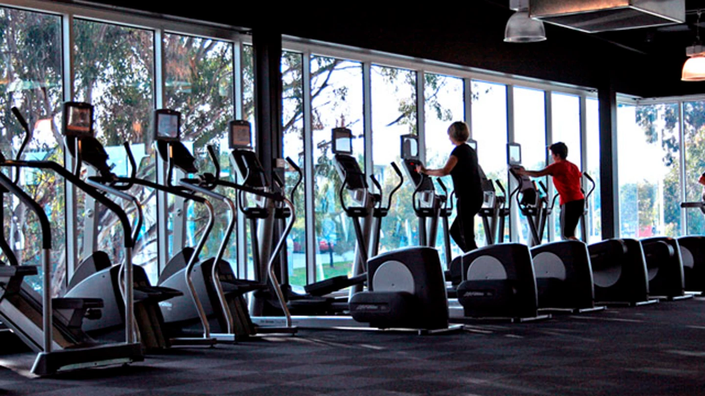 Gimnasio con bicicletas elípticas Gimnasio con bicicletas elípticas
