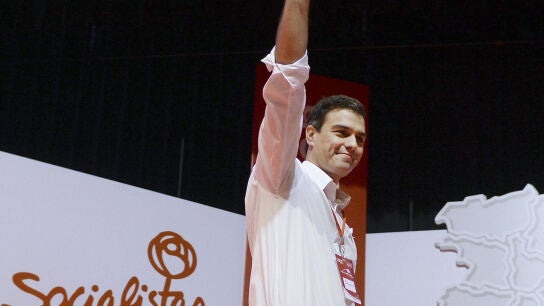 Pedro S&aacute;nchez saluda a los socalistas en el congreso de Castilla y Le&oacute;n