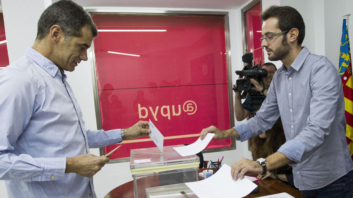 Toni Cant&oacute; vota en las primarias de UPyD para la Comunidad Valenciana