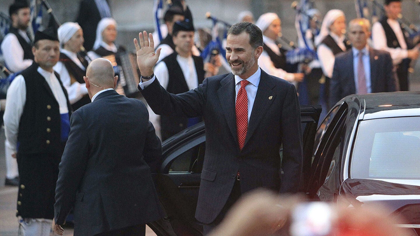 El rey Felipe VI a su llegada al concierto previo a los premios Pr&iacute;ncipe de Asturias