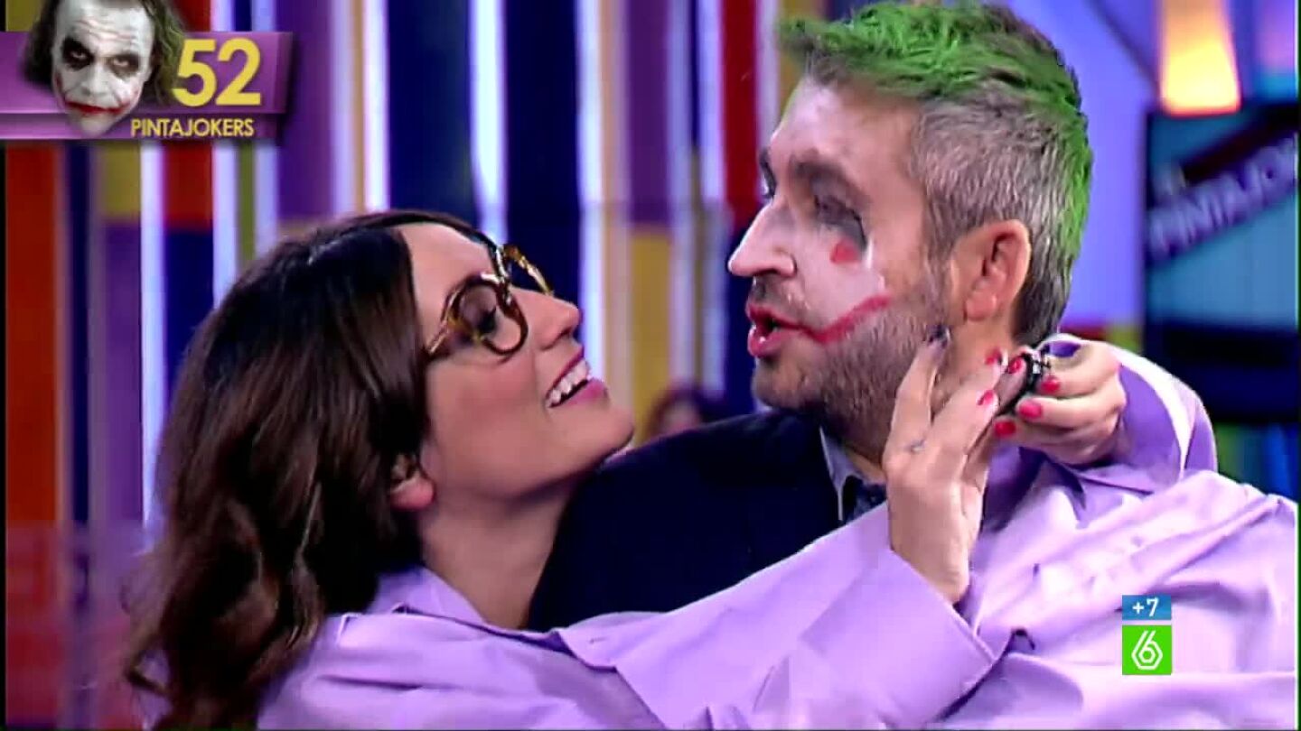Ana Morgade pinta a Frank Blanco de joker