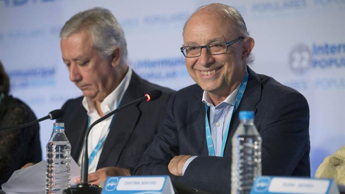 Montoro anuncia que los ayuntamientos podr&aacute;n financiarse 'sin sobrecoste'