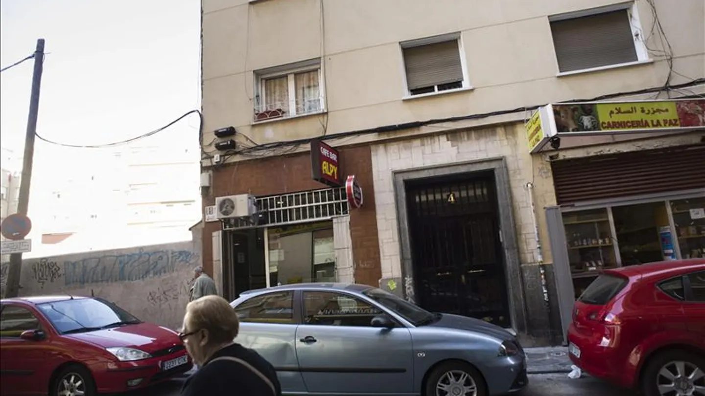 Detenido un guardia civil que disparó ocho veces desde su ventana contra viviendas en Madrid Detenido un guardia civil que disparó ocho veces desde su ventana contra viviendas en Madrid