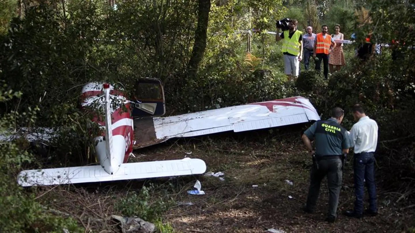 Cuatro heridos en un intento de aterrizaje de emergencia de una avioneta en Galicia Cuatro heridos en un intento de aterrizaje de emergencia de una avioneta en Galicia