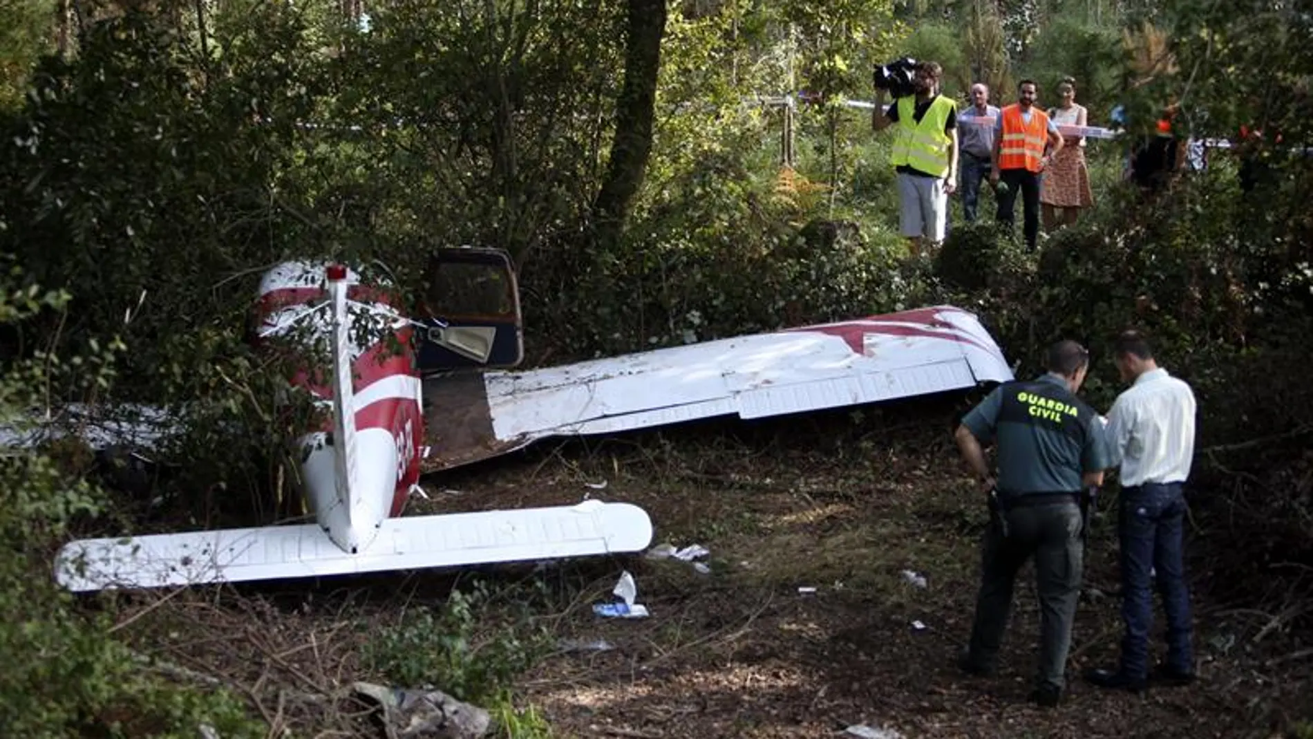 Cuatro heridos en un intento de aterrizaje de emergencia de una avioneta en Galicia