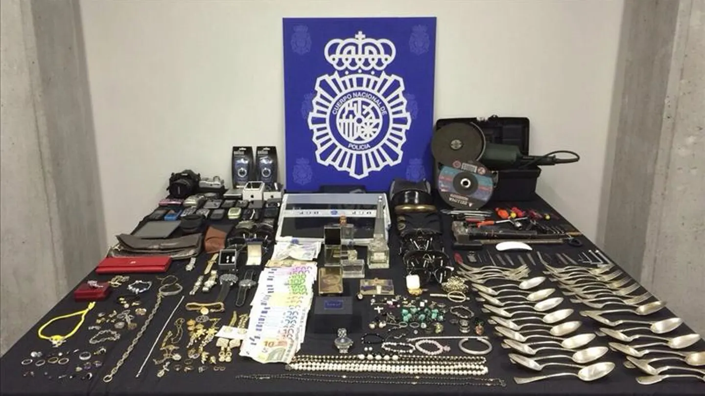 Siete detenidos como presuntos autores de más de un centenar de robos en A Coruña Siete detenidos como presuntos autores de más de un centenar de robos en A Coruña