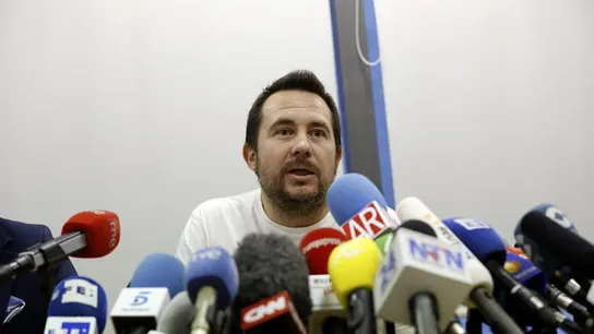 Javier Limón, marido de Teresa Romero en rueda de prensa Javier Limón, marido de Teresa Romero en rueda de prensa