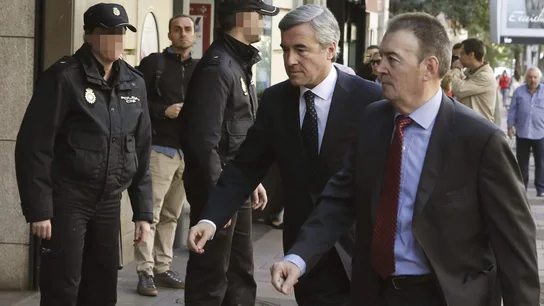 El ex secretario general del PP Ángel Acebes (c) a su llegada a la sede de la Audiencia Nacional El ex secretario general del PP Ángel Acebes (c) a su llegada a la sede de la Audiencia Nacional