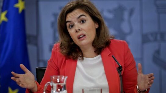 Soraya s&aacute;enz de Santamar&iacute;a en una conferencia de prensa