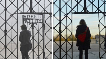 Dos imágenes de la puerta de Dachau antes y después del robo 