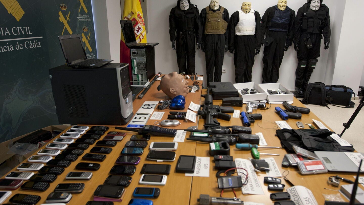 Material incautado por la Guardia Civil y la Polic&iacute;a Nacional de la banda que asesin&oacute; a un joven gaditano