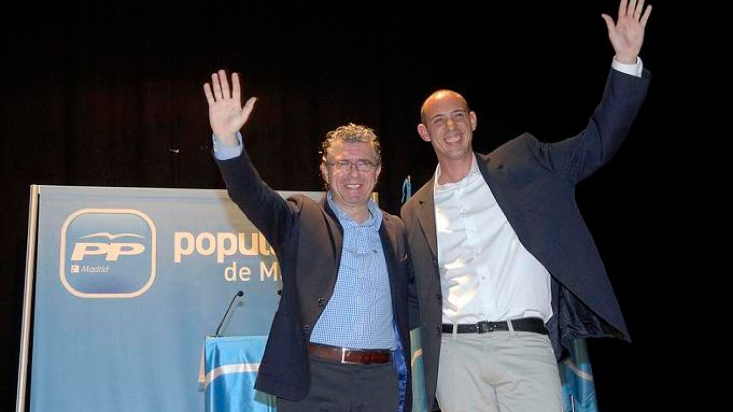 El alcalde de Casarrubuelos junto al exconsejero Francisco Granados