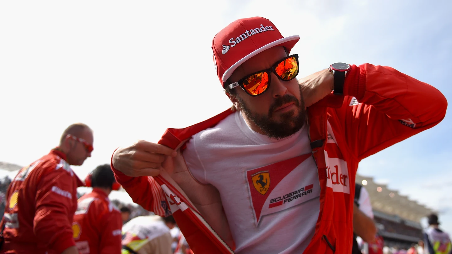 Fernando Alonso se quita el mono de Ferrari Fernando Alonso se quita el mono de Ferrari