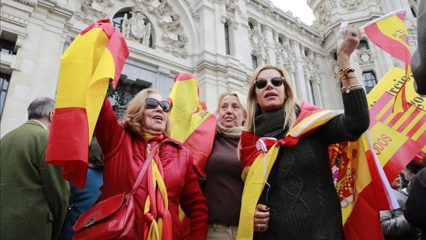 Cientos de personas se movilizan en toda Espa&ntilde;a para denunciar el "atropello" del 9N