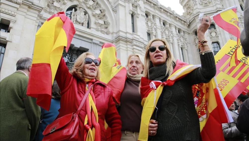 Cientos de personas se movilizan en toda España para denunciar el "atropello" del 9N